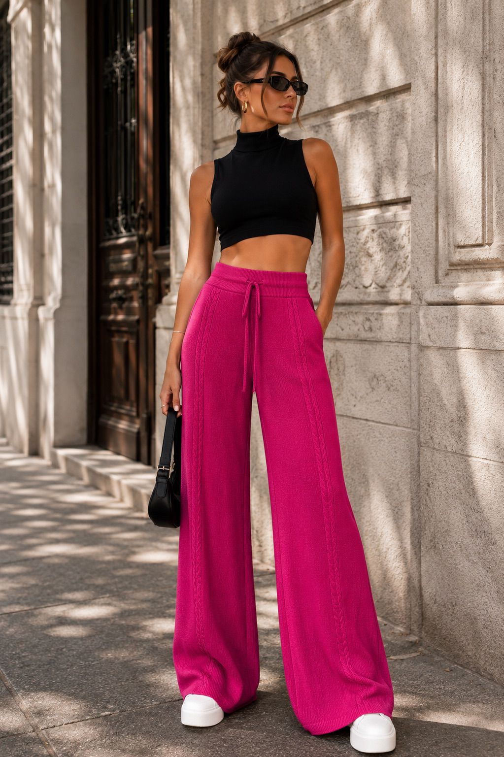 Pantalón palazzo acanalado color fucsia, detalle de la cintura