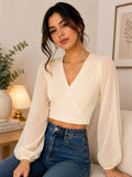 Blusa cruzada canalé color crema con mangas de tul