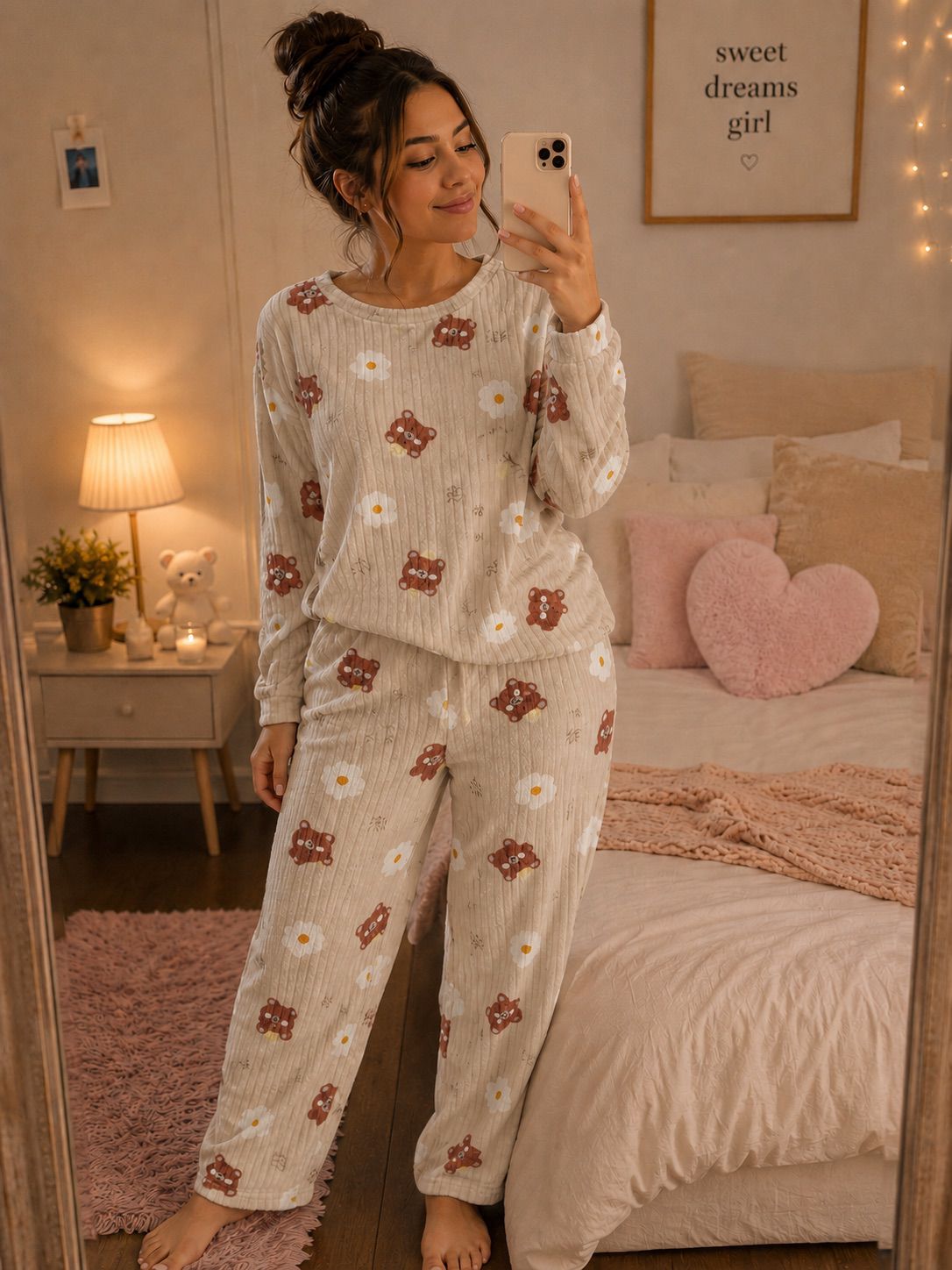 Pijama polar oso y flores, color beige, conjunto polerón y pantalón